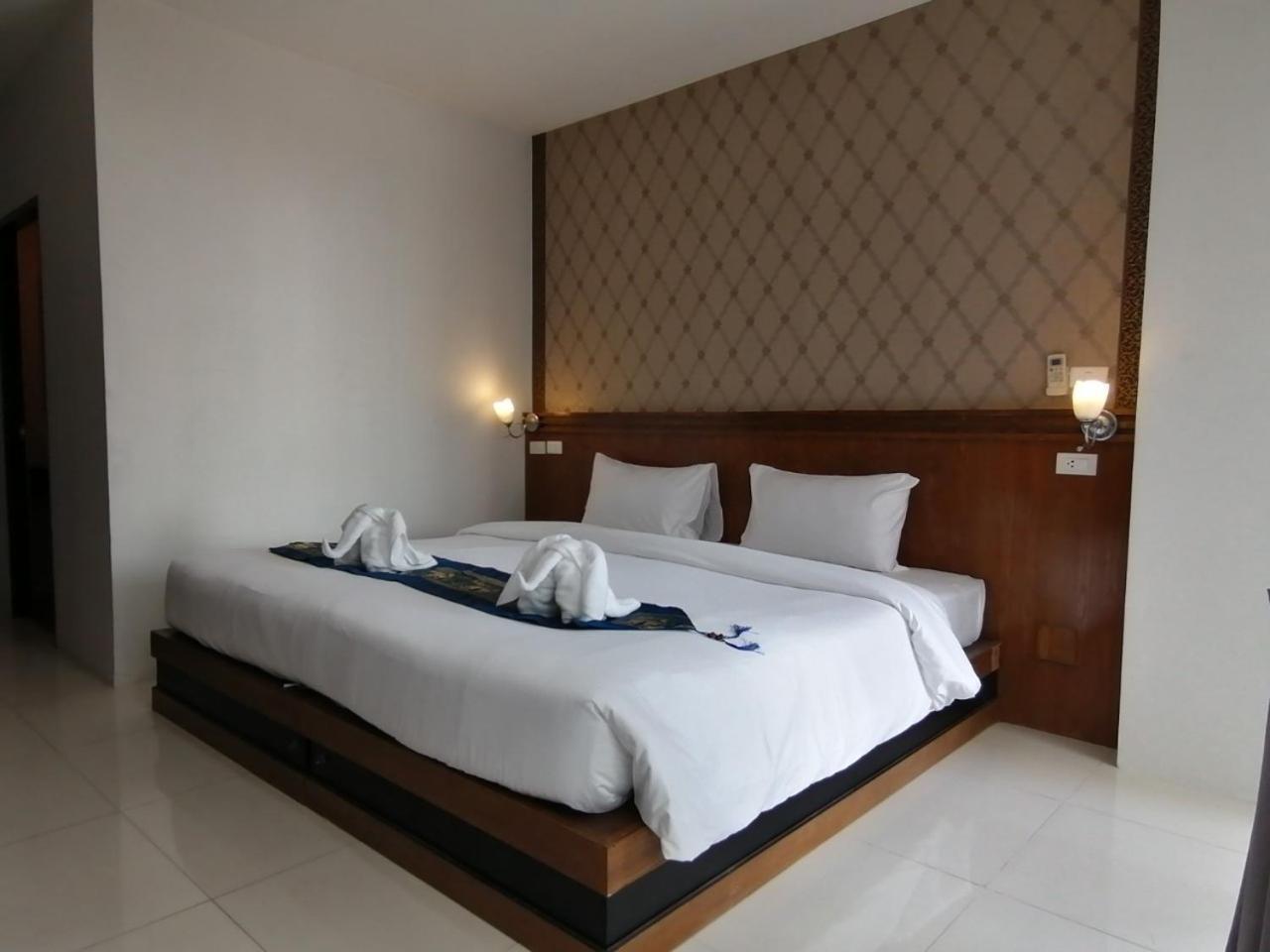 Nj Patong Hotel Extérieur photo