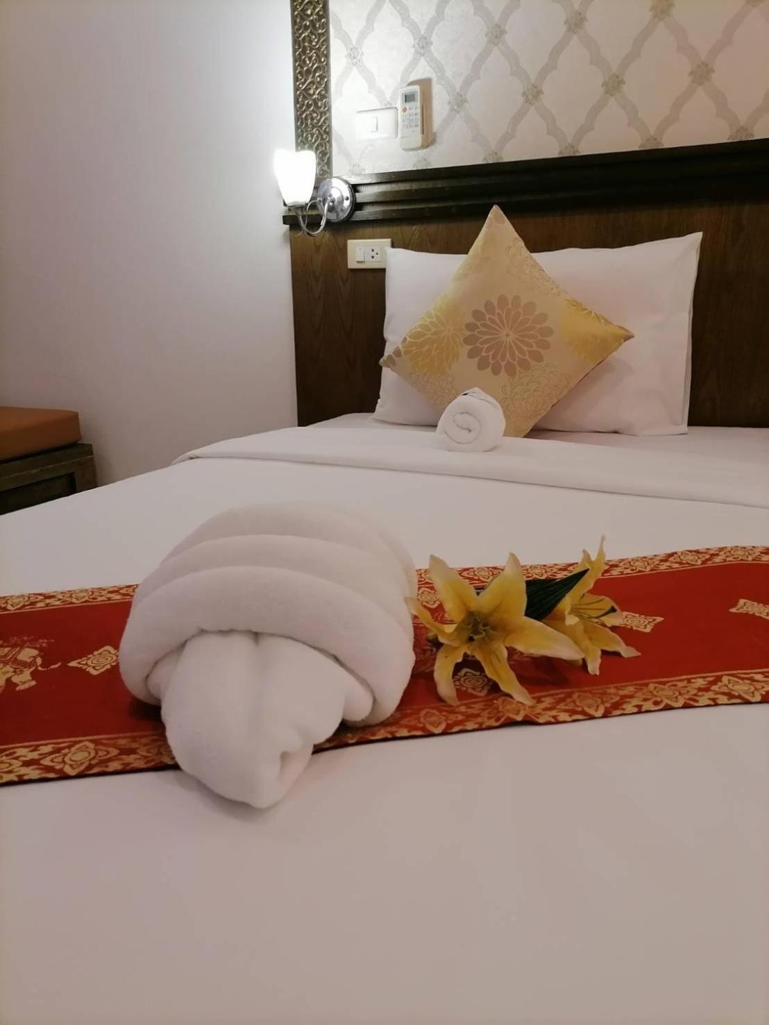 Nj Patong Hotel Extérieur photo